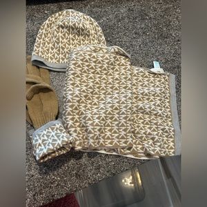 Michael Kors hat set